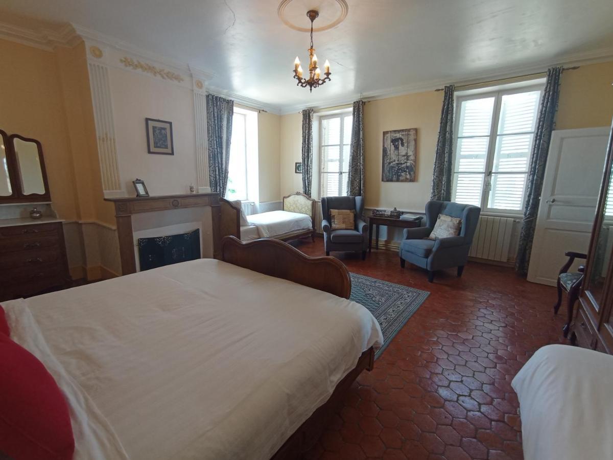 Chateau Latour Apartment Fours